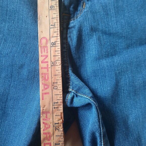 LL Bean Classic Fit Straight Leg Jeans Med Wash Womens Size 8 Classic 90s Basic - Picture 13 of 13